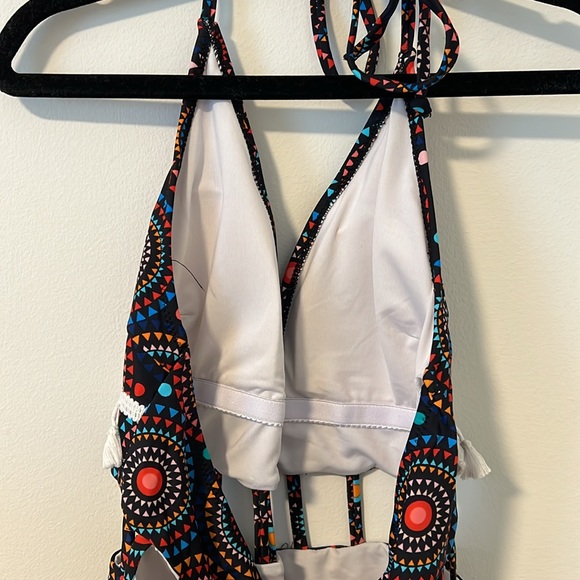 Cupshe Swimsuit - Picture 3 of 4